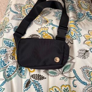 Official Chicago Cubs fanny pack, brand new, distributed by Jim Beam